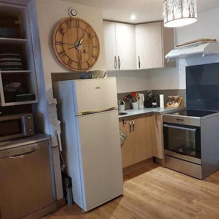 Beautiful 42m2 Appartement, Quiet, Free Covered Parking Apartment *